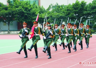 遂宁中学国旗班