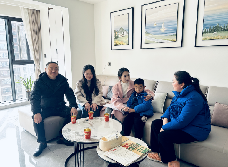 遂宁中学组织小学一年级开展寒假家访活动